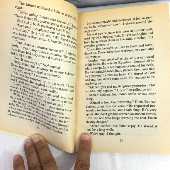 Goosebumps R.L. Stine Let's Get Invisible Vintage Paperback 8 Book Bundle - Picture 15 of 16